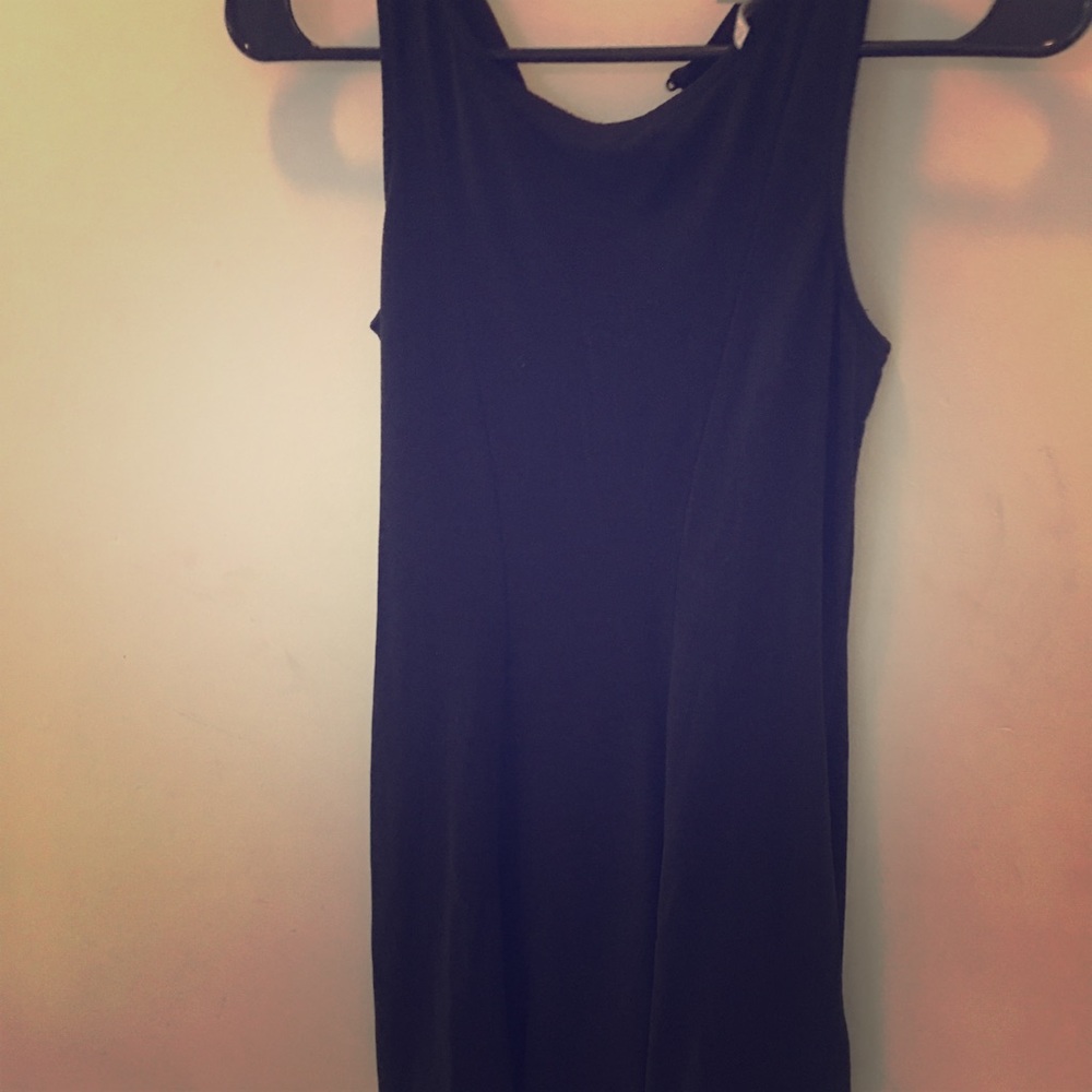 Junior’s Black simple tank-dress